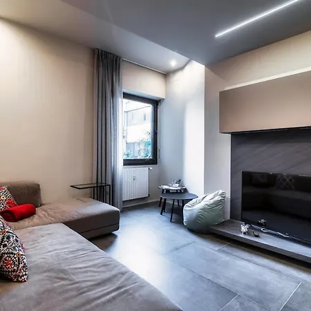 By The Small -downtown Apartment Como
