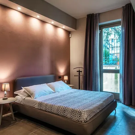 By The Small -downtown Apartment