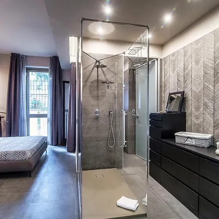 By The Small -downtown Apartment Como