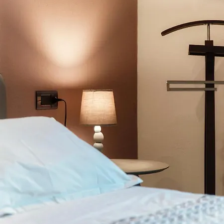 By The Small -downtown Apartment Como