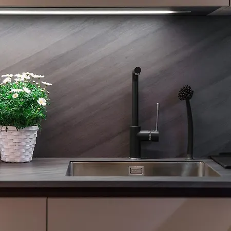 By The Small -downtown Apartment Como